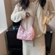 thumbnail image 5 of Bolso tipo media luna con cadena para mujer, Bolso bandolera ligero multiusos (rosa), 5 of 6