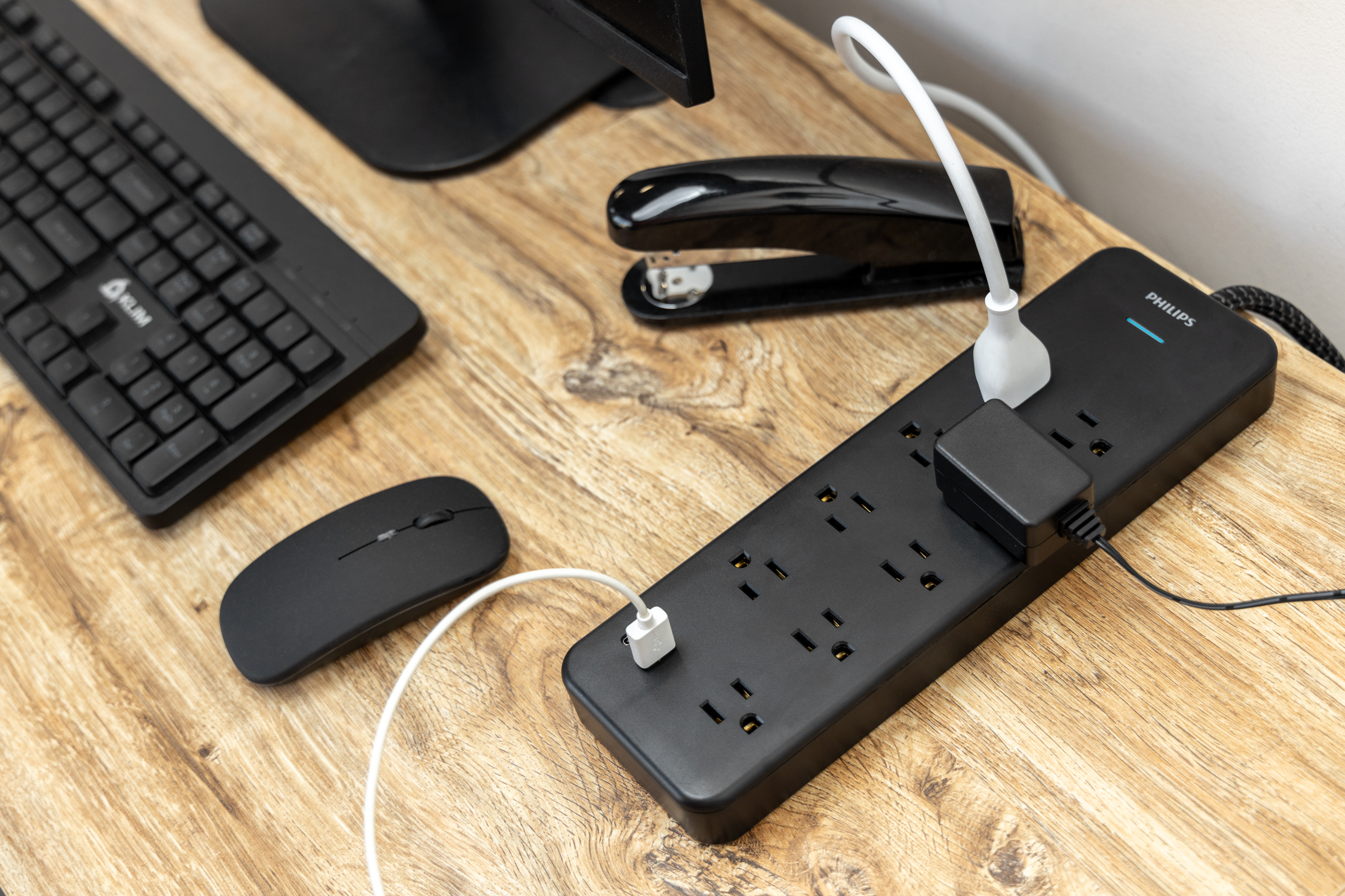 Philips 9-Outlet Surge Protector with USB, 6 ft, Black photo 7