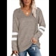 thumbnail image 2 of Camiseta de Cuello en V para Mujer, Camiseta Informal de Larga con Bloques de Color Caqui L, 2 of 7