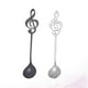 thumbnail image 2 of FELTECHELECTR 2 cucharas de café de acero inoxidable con diseño de notas musicales, cuchara para revolver, cuchara para postre, vajilla para cocina, fiesta, bar (color original + negro), 2 of 6