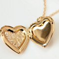 thumbnail image 5 of El collar de amor en forma de corazón se puede abrir con un pequeño enchapado de fotos, collar de caja de fase en forma de corazón de melocotón con flores huecas de estilo coreano para mujer, 5 of 5