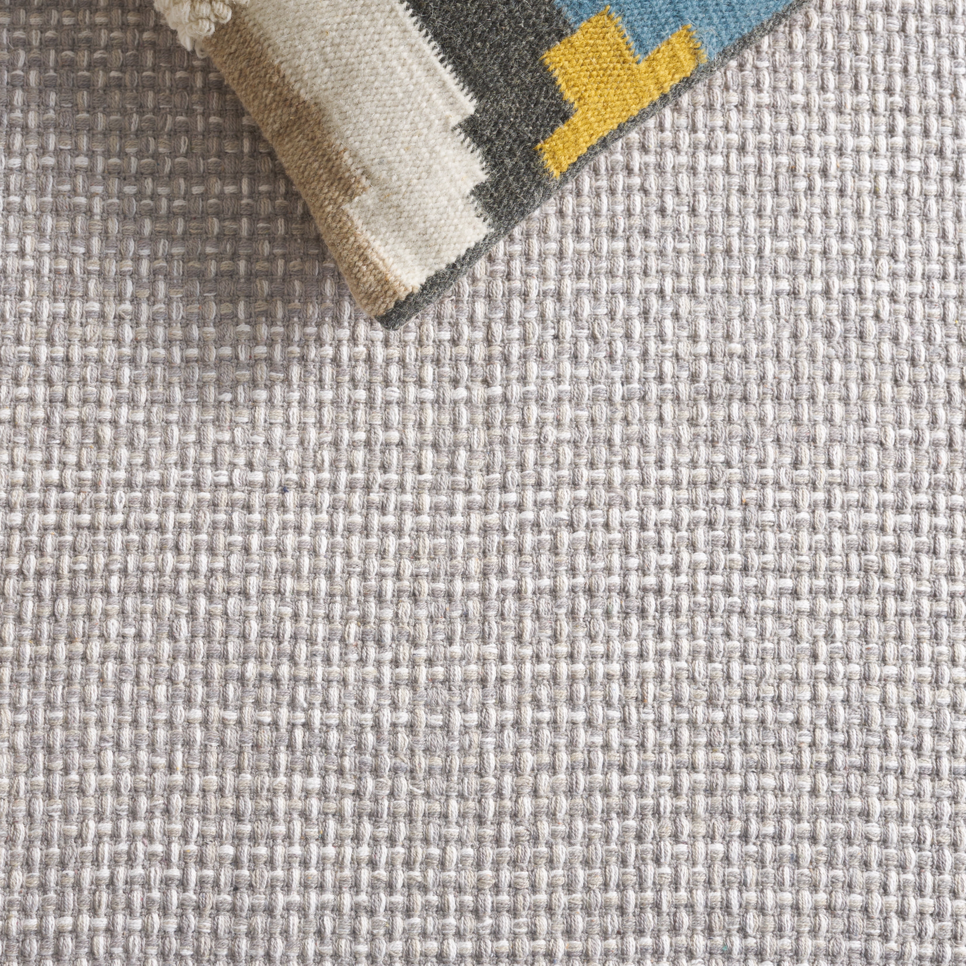 SAFAVIEH Montauk Ombre Solid Runner Rug, Light Grey, 2'3" x 9'