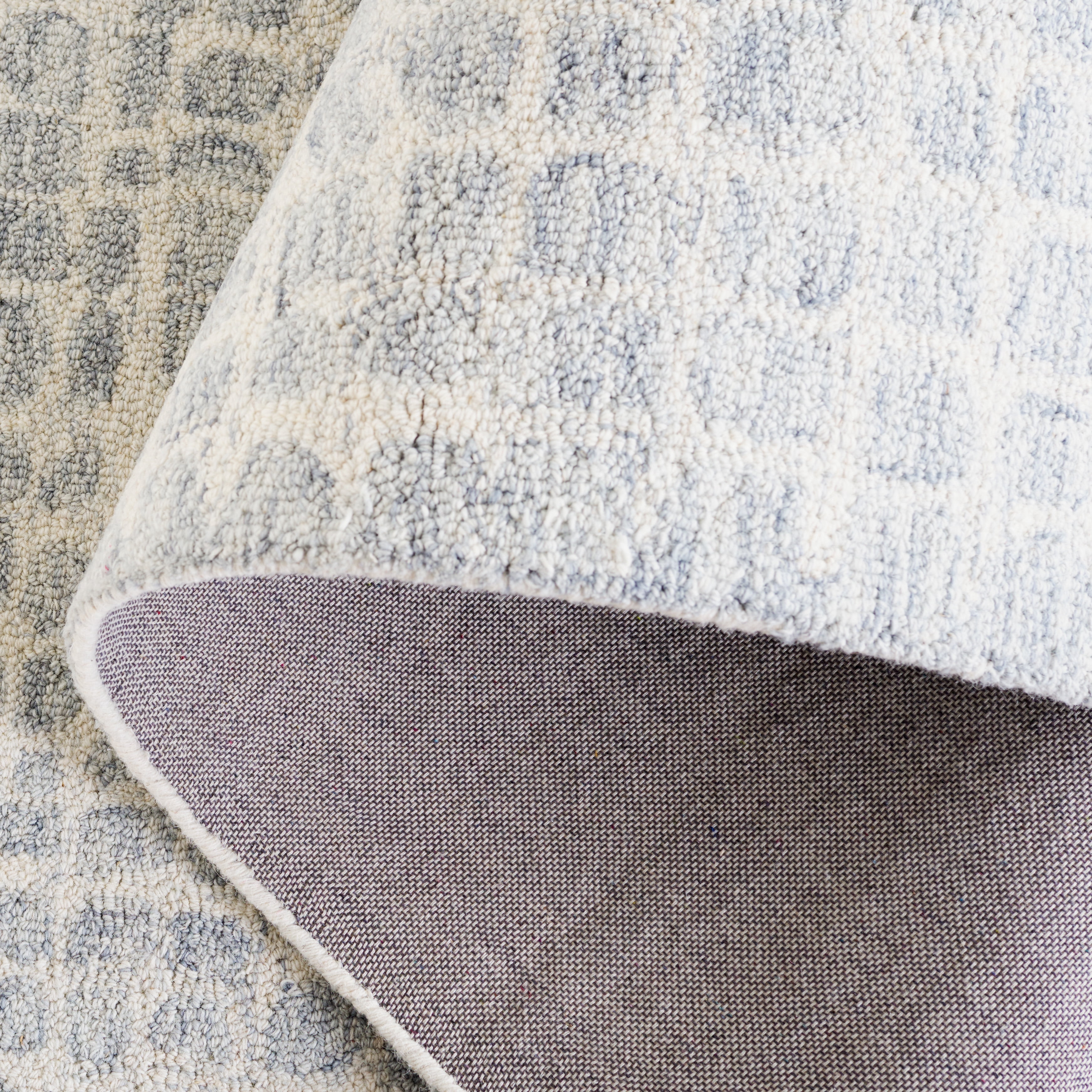 SAFAVIEH Ebony Albina Plaid Area Rug, Ivory/Light Blue, 6' x 6' Round