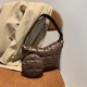 thumbnail image 1 of Bolso de viaje acolchadas, de mano informal para mujer de media luna, color sólido de nailon para fiesta, 1 of 9