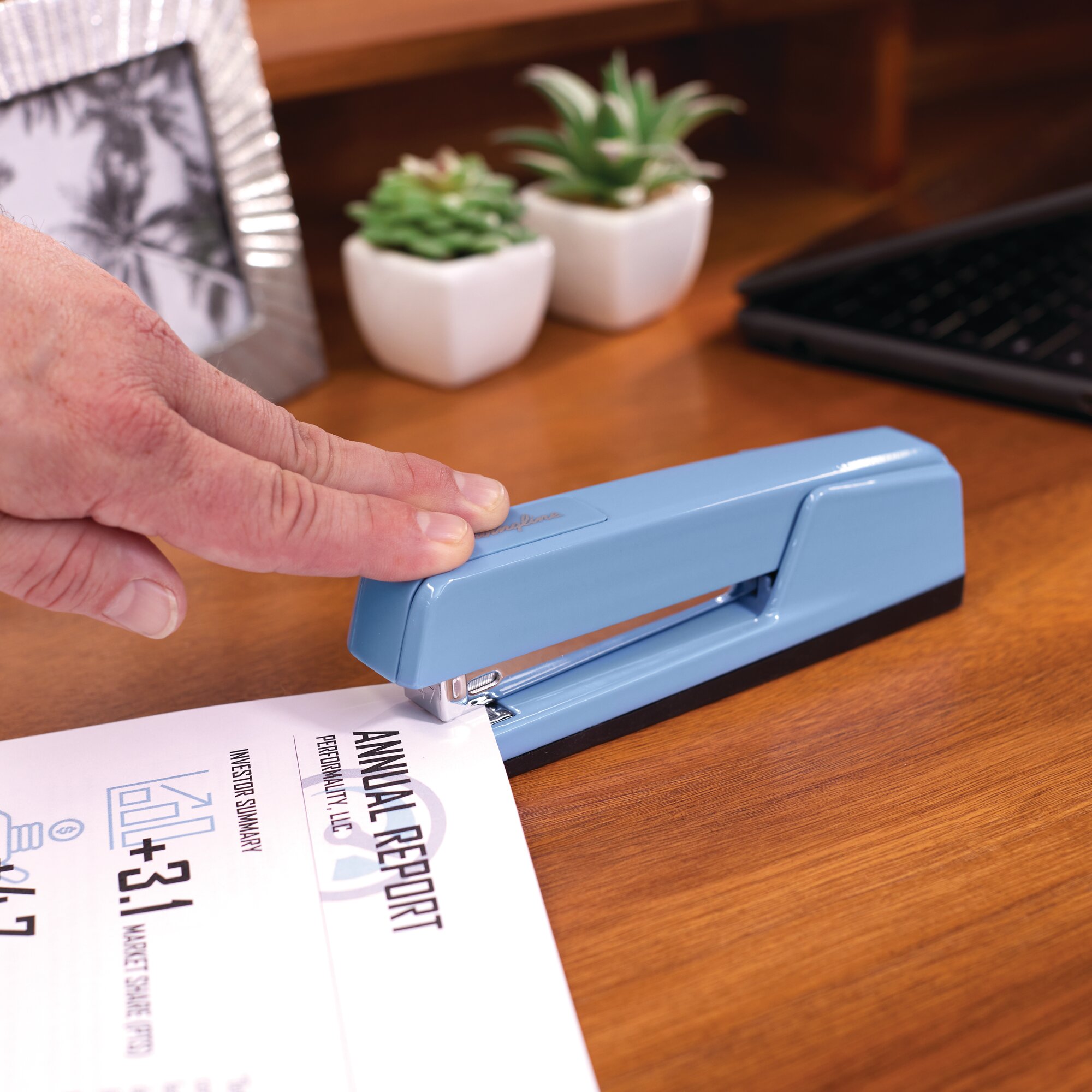 Swingline, Desktop Stapler, 747, 30 Sheets Electric Blue - Walmart.com