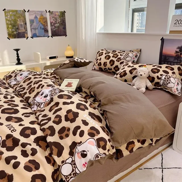 Sanrio Kuromi Hello Kitty-edredón de cama, juego de cuatro piezas, Sábana de cubierta de dibujos animados, conjunto de tres piezas para dormitorio de estudiantes, regalos para niñas