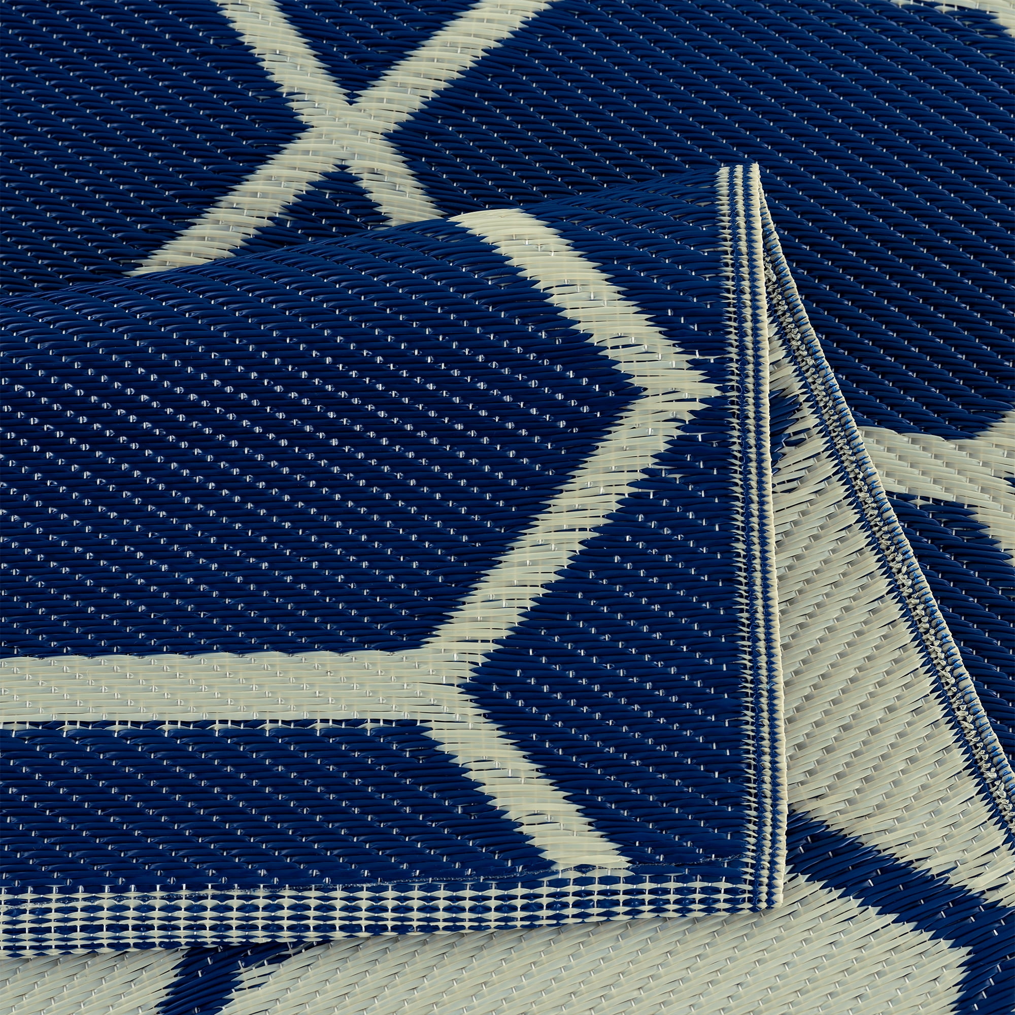 Playa Rug Reversible Indoor/Outdoor 100% Recycled Plastic Floor Mat/Rug - Weather, Water, Stain, Fade and UV Resistant - Miami- Navy & Creme (4'x6')