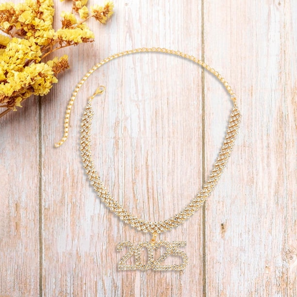 Collar con colgante para mujer Salvador 2025 Diamantes de imitación Cadena brillante Dorado