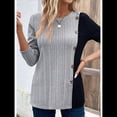 thumbnail image 4 of Camisa Asimétrica de Larga con Botones y Bloques de Color para Mujer, Ribete de Botones Claros y Abertura Lateral en la Cintura. Gris M, 4 of 8