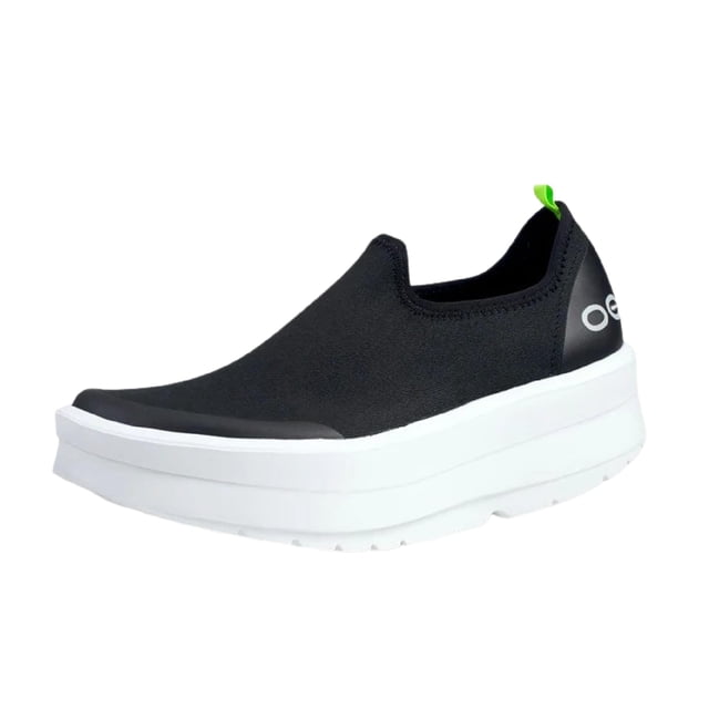 Zapato de recuperación OOFOS Omega EEzee Low blanco y negro para mujer 11US