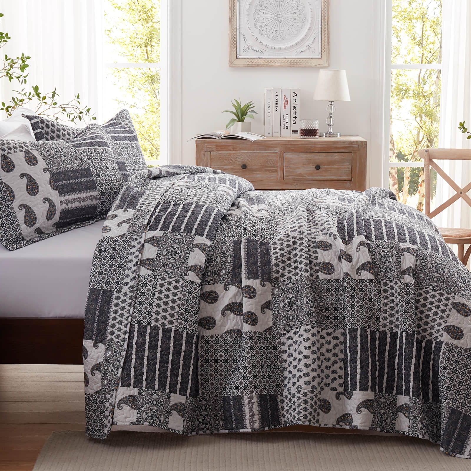 3-Piece King Size Quilt Set - Grey Paisley Bedspread Coverlet with 2 Pillow Shams, Microfiber