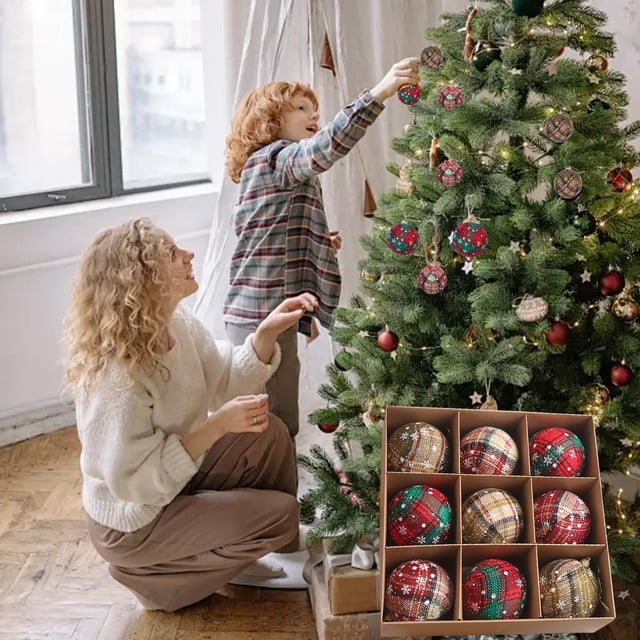 Fiudx Adornos Navideños a Cuadros, Bolas de Espuma Multicolor, Decoración Festiva, Fáciles de Colgar, Duraderos y Ligeros, Perfectos para Árboles, Coronas y Manualidades. Juego de 8 Piezas, 24 X 24 X