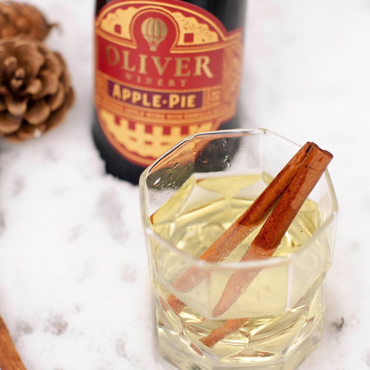 Oliver Apple Pie Wine, Indiana, 8.3% ABV, 750ml Glass Bottle