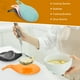 thumbnail image 2 of Bewildely Soporte para utensilios de silicona compacto y portátil de 3 piezas para una cocina segura y ordenada Mostrada verde naranja negro, 2 of 6