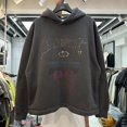 thumbnail image 2 of Frote tinta sobre una sudadera deportiva vieja, 2 of 5