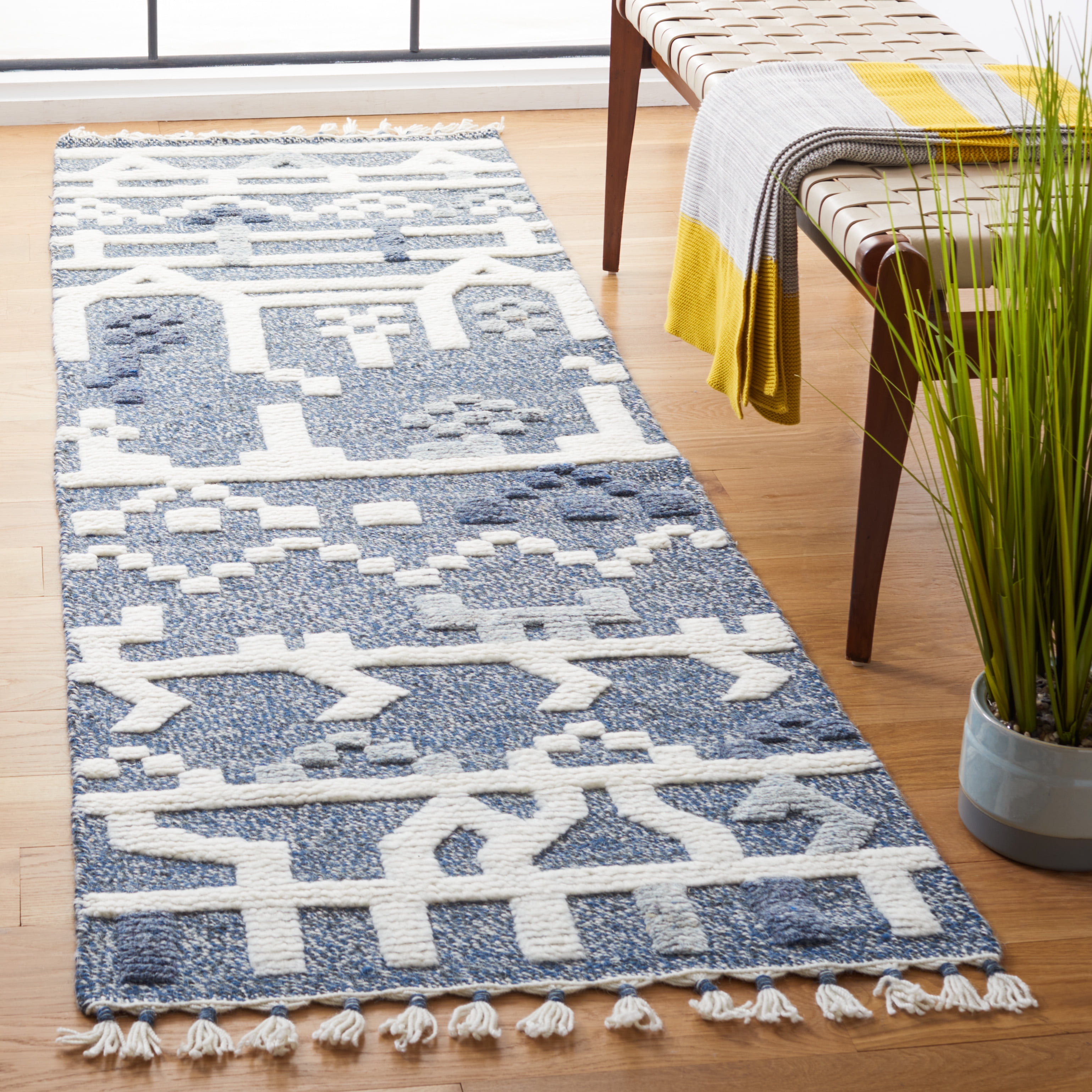 SAFAVIEH Casablanca Eric Geometric Wool Runner Rug, Blue/Ivory, 2'3" x 8'