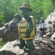 thumbnail image 5 of Escultura De Tortuga De Resina Hecha A Mano Arte Único Con Temática De Viajes Elegante Adorno Para El Escritorio Del Hogar Moderno Para Los Amantes De La Naturaleza, 5 of 8