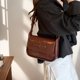 thumbnail image 5 of Bolso para Axila Cuadrado Mujer Con Lazo Color Sólido, 5 of 9