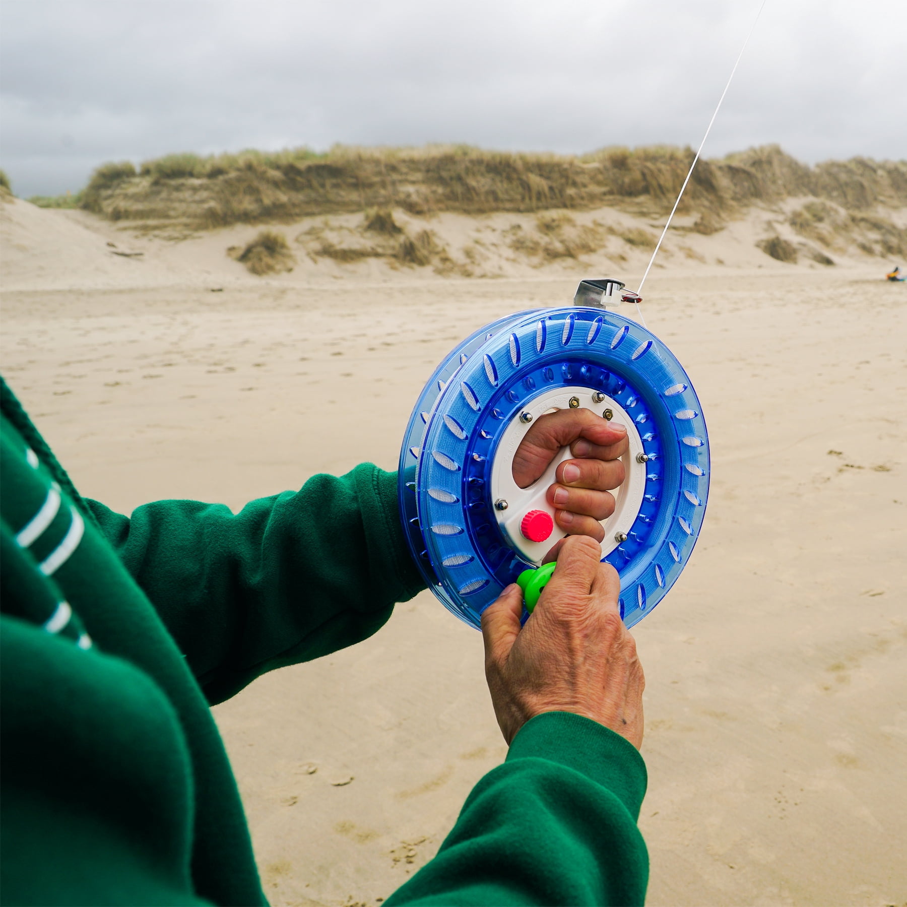 In the Breeze 3447 — 80 LB x 800' 9-inch Braided LineKite Reel, Blue — Kite Flying Accessory — Kite Reel with Line
