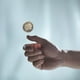 thumbnail image 4 of Moneda de decisión SÍ o NO | Plancha compacta con acabado en cobre | Ayuda portátil de bolsillo para respuestas rápidas | Regalo para amigos indecisos y para uso novedoso, 4 of 6