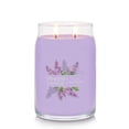 thumbnail image 2 of Vela Aromática Yankee Candle Flores de Lila 590 ml con 2 Mechas, 2 of 5