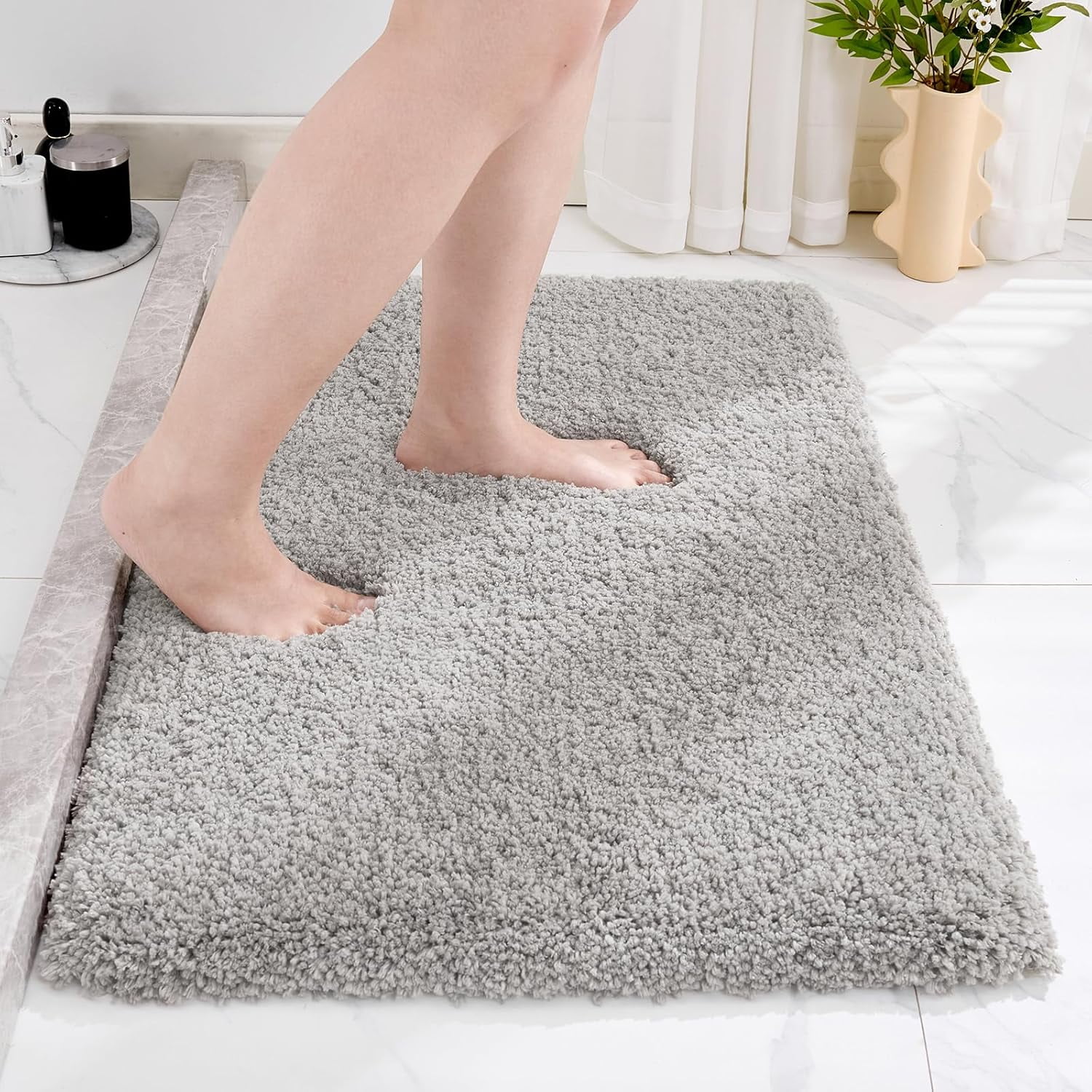 Grey Bathroom Rug 17x24 Non-Slip Plush Bath Mat Highly Absorbent Ultra Soft Fluffy Floor Mat Machine Washable for Shower and Tub