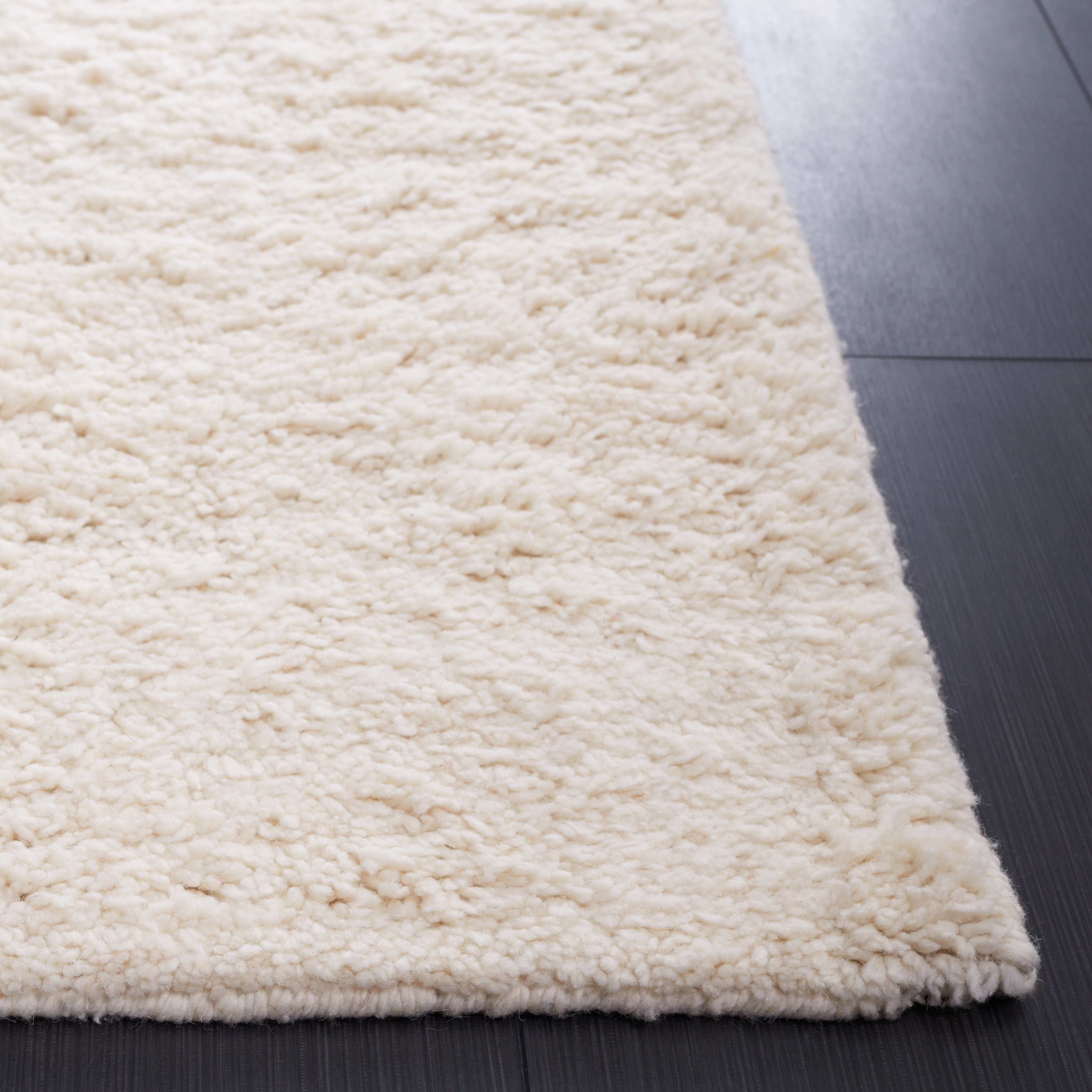 SAFAVIEH Casablanca Katharine Distressed Area Rug, Ivory, 3' x 5'