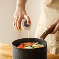 thumbnail image 5 of Bouteille d'Huile, Distributeur d'Huile avec Brosse en Silicone Récipient à Condiments Étanche pour Cuisine, 5 of 5