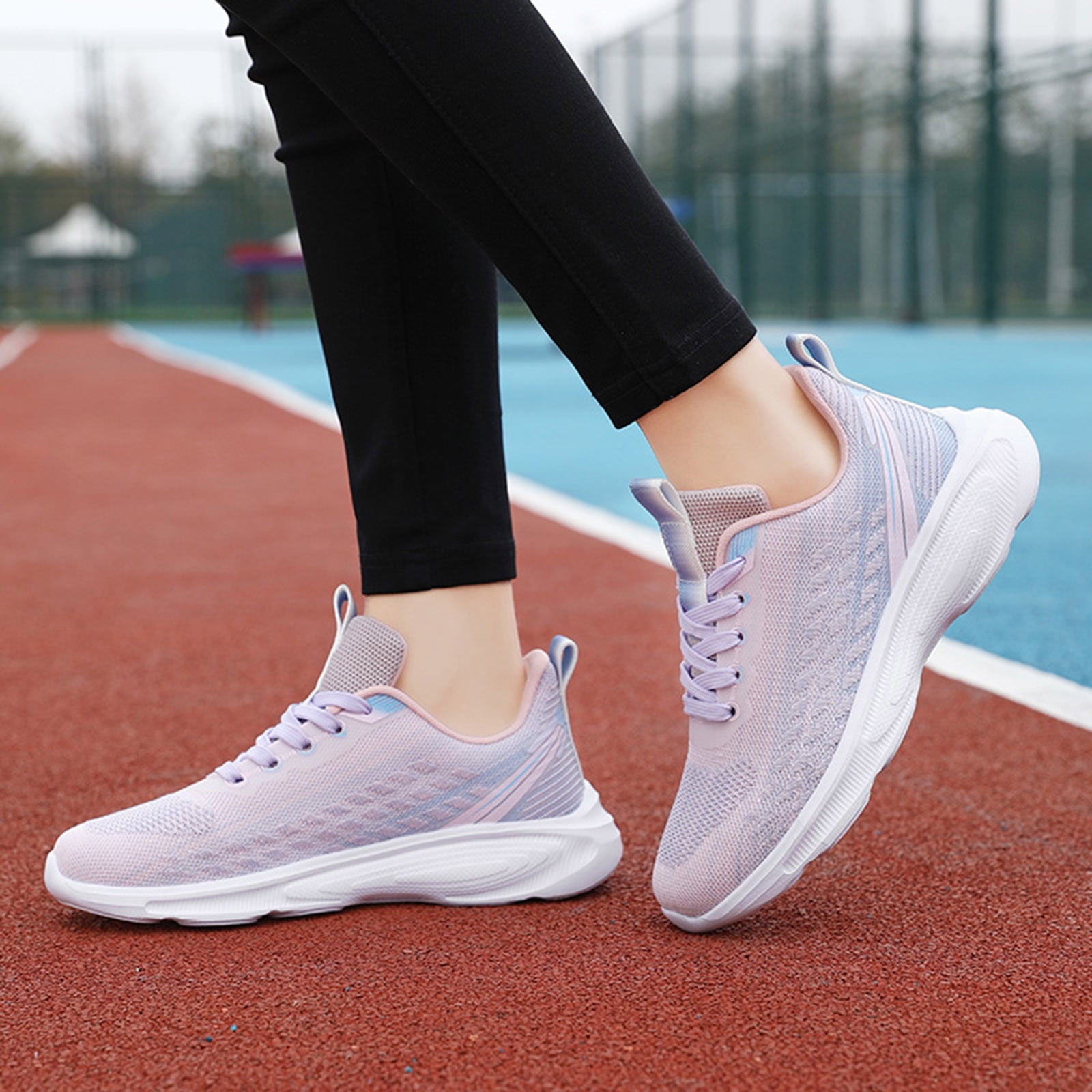 On trend women's sneakers outlet