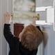thumbnail image 1 of Cerradura de seguridad para bebés Cerradura de palanca de puerta Puertas a prueba de niños Pestillo de seguridad adhesivo, 1 of 4