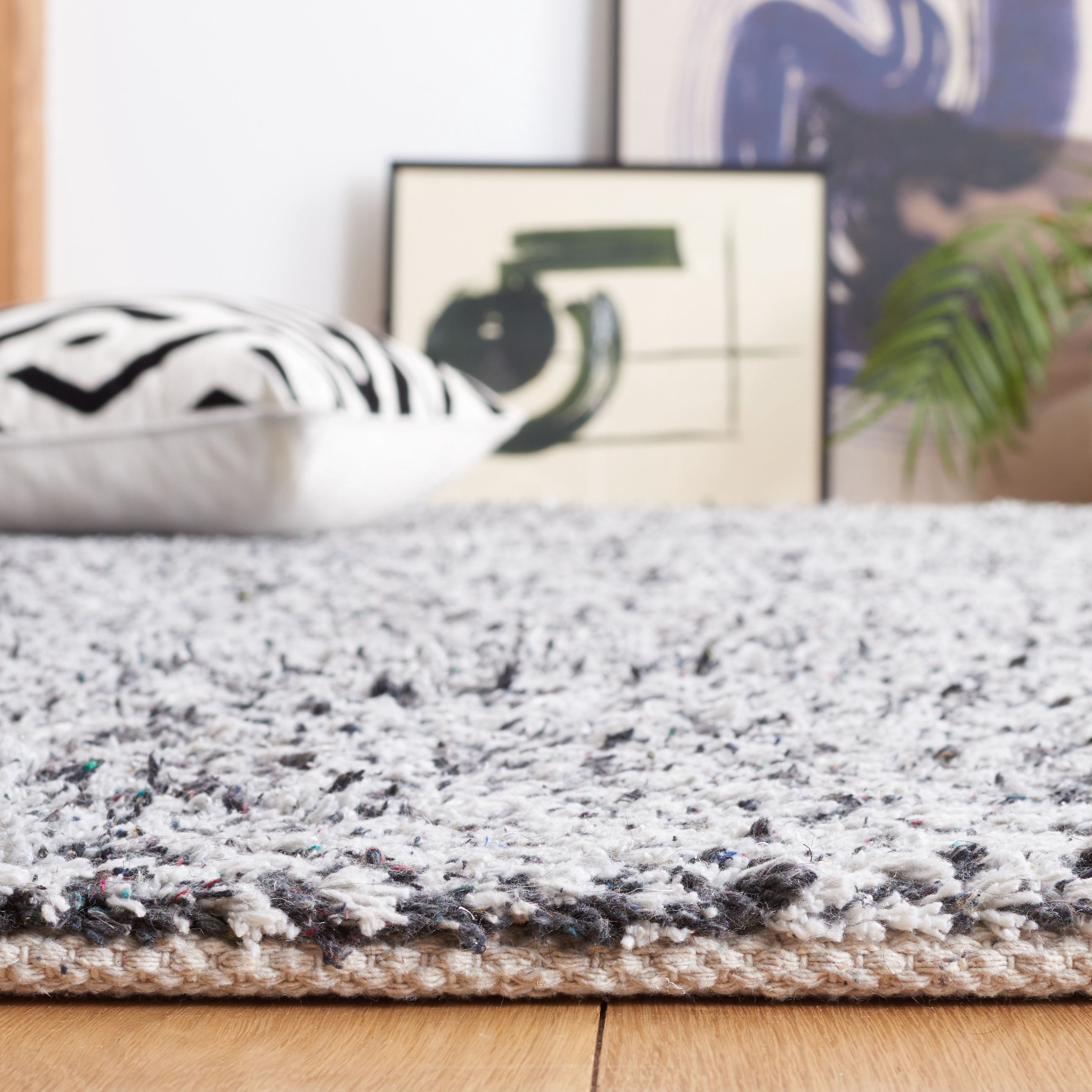 SAFAVIEH Berber Deena Distressed Area Rug, Ivory/Black, 6' x 9'