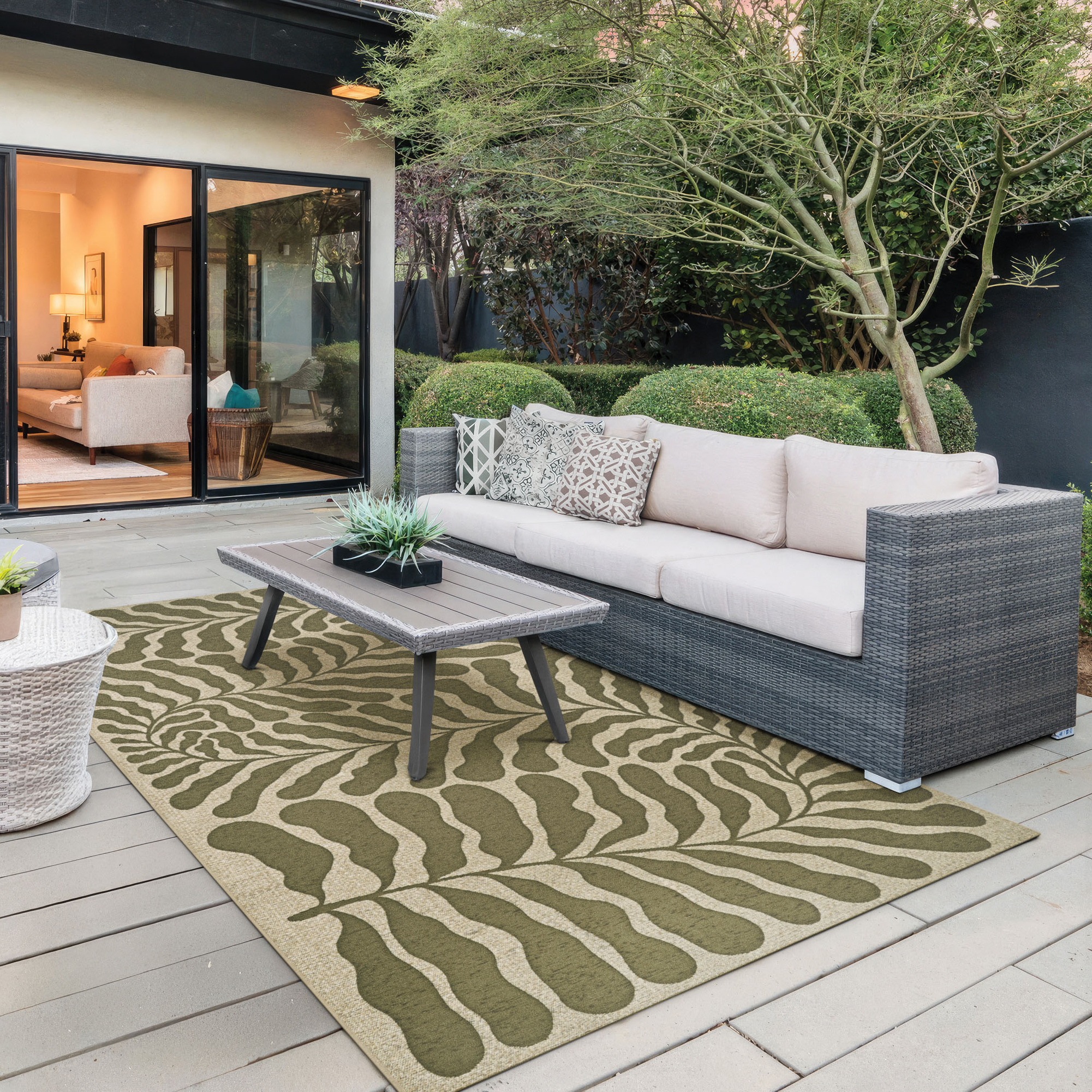 Couristan Castille Fiore 5'3" x 7'6" Tea Leaf Indoor/Outdoor Rug