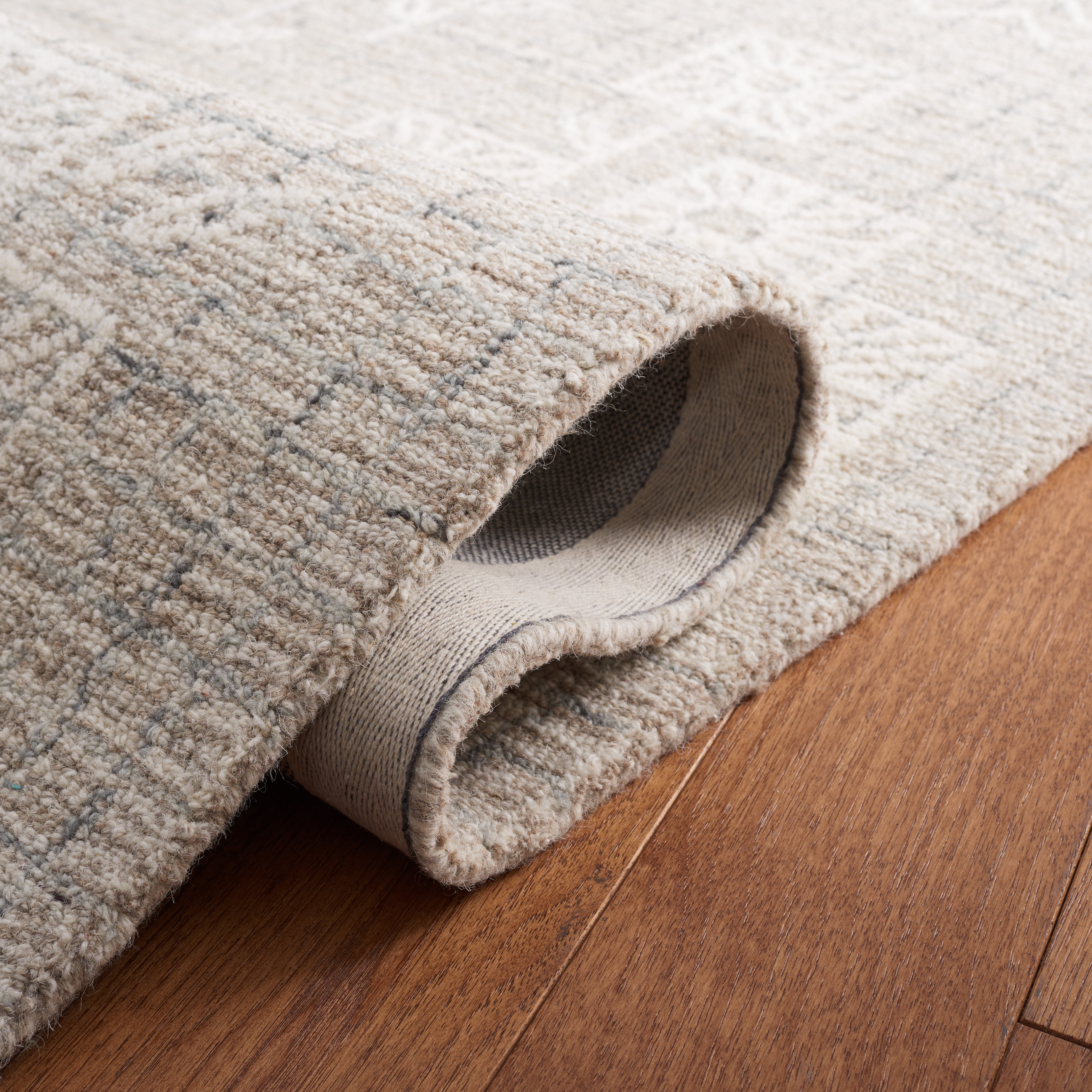 SAFAVIEH Metro Yolonda Distressed Area Rug, Beige/Ivory, 3' x 5'