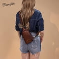 thumbnail image 3 of Bandolera Wrangler pequeña para mujer WG87-210ADBR, 3 of 9
