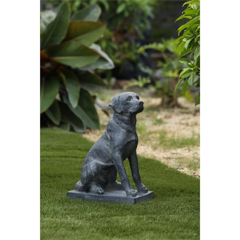 outdoor labrador retriever statue