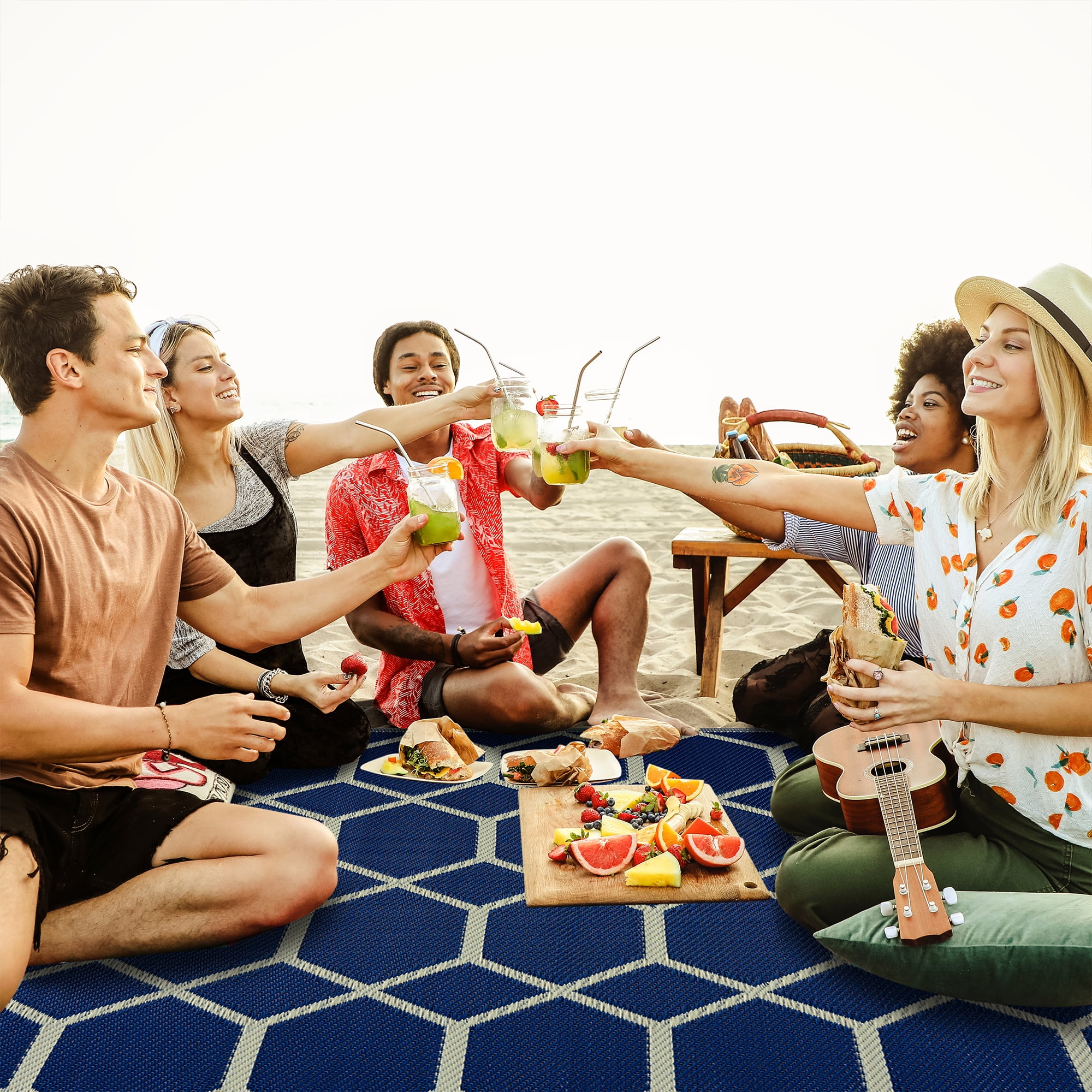 Playa Rug Reversible Indoor/Outdoor 100% Recycled Plastic Floor Mat/Rug - Weather, Water, Stain, Fade and UV Resistant - Miami- Navy & Creme (4'x6')