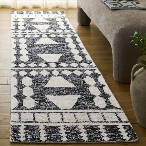 Safavieh Capri Roger Southwestern Runner Rug, Black/Ivory, 2'3" x 9'