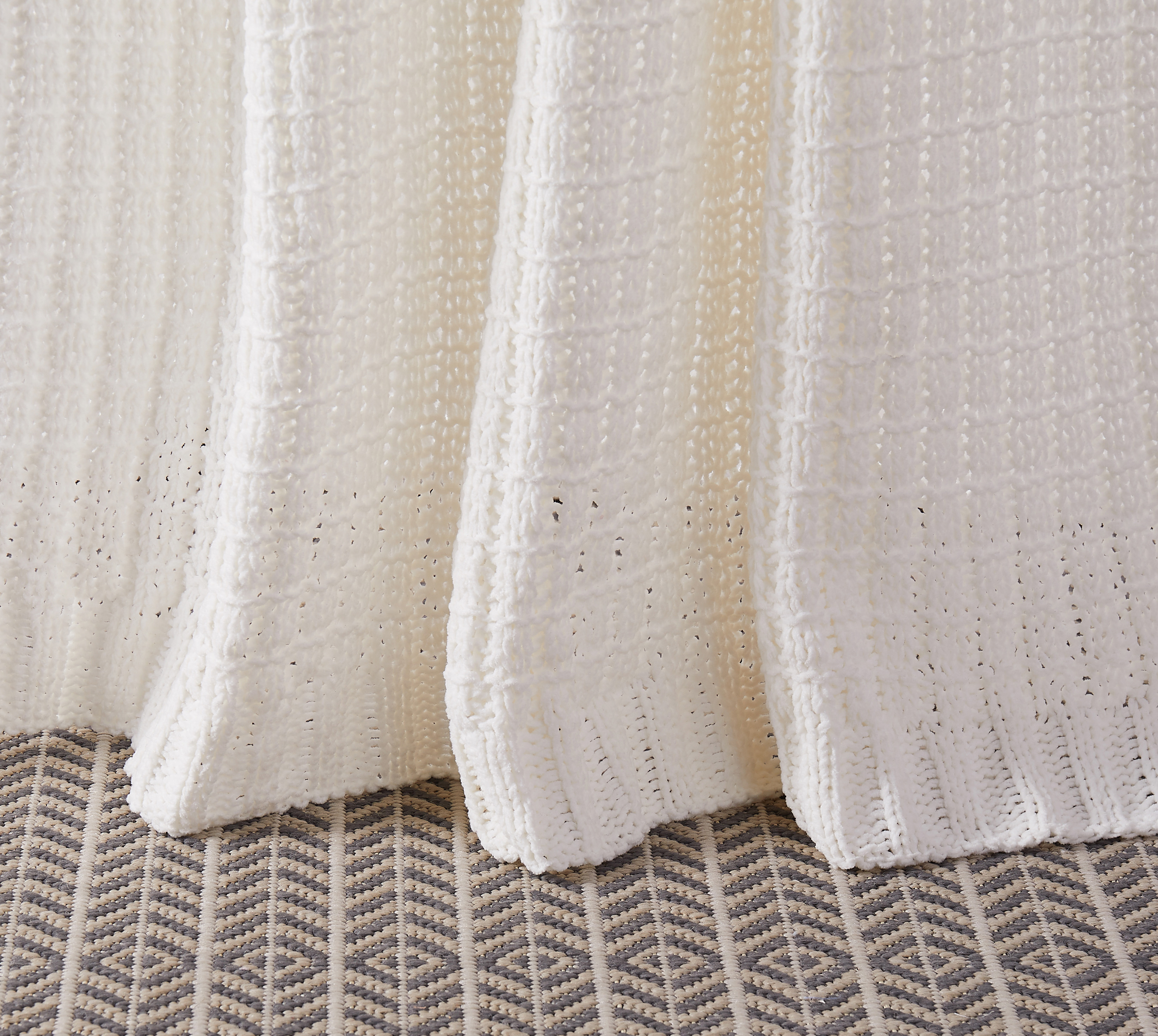 Teramo Chenille Throw White