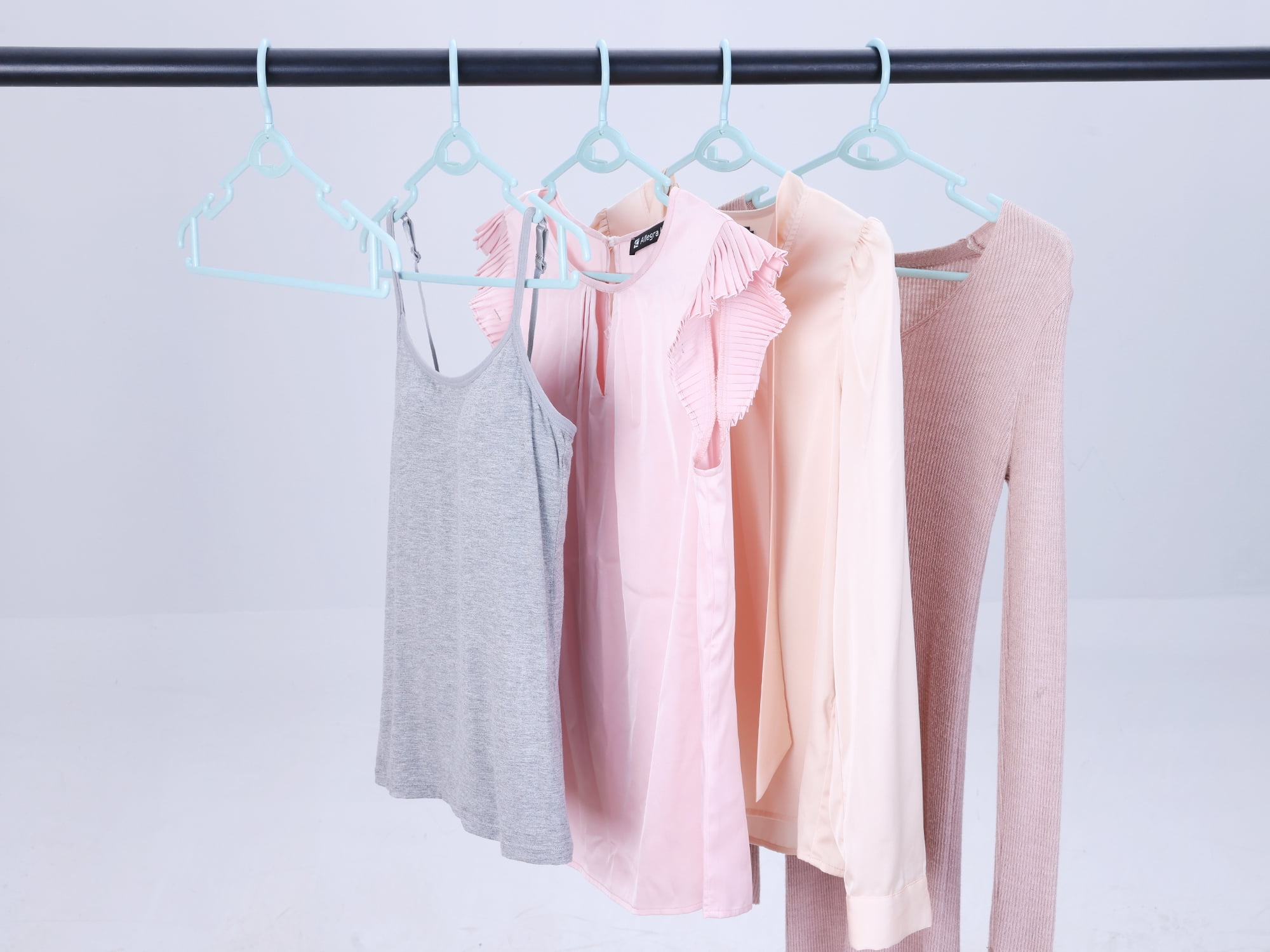 Unique Bargains Plastic Non-Slip Hangers Space Saving Clothes Hangers 30 Packs Green