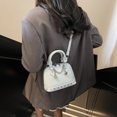 thumbnail image 4 of Bolso de mano con remaches de champán de alta calidad con diseño de nicho de nuevo estilo 2025 para mujer, moderno y elegante bolso bandolera de un solo hombro., 4 of 5