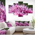 thumbnail image 1 of Vue de Gros Plan de Petites Fleurs Roses - Grande Toile d'Art Mural Floral, 1 of 3