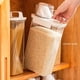 thumbnail image 4 of Fiudx Contenedor Hermético para Almacenar Alimentos, Dispensador de Arroz, Contenedor de Plástico Sin Bpa, Ideal para La Despensa de La Cocina, Ideal para Familias, Incluye Taza Mediterranea, Materia, 4 of 6