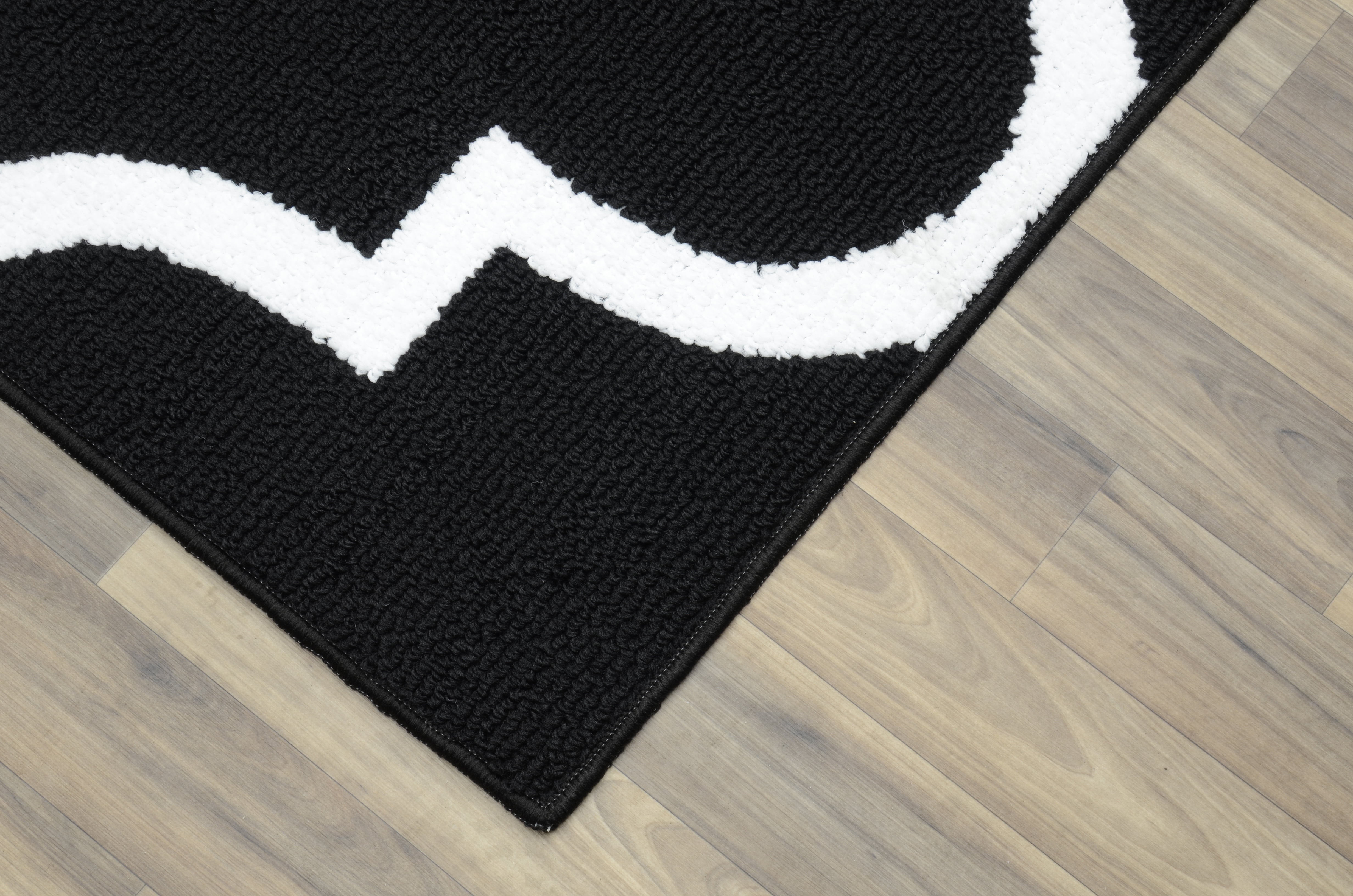 Garland Rug Quatrefoil Polypropylene Black/White Indoor Area Rug, 5' x 7'