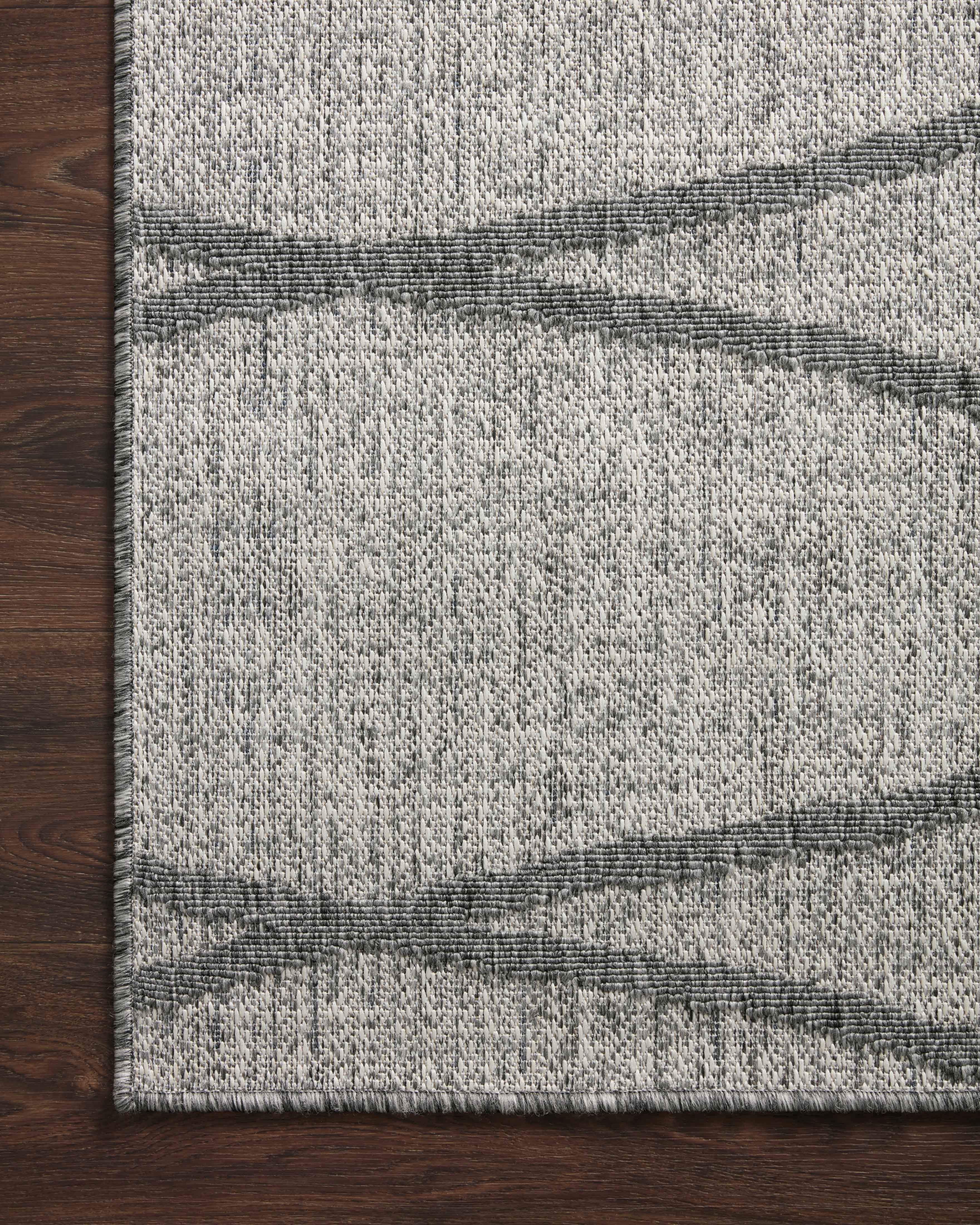 Indoor Outdoor Loloi Rainier Dove / Grey 5'-3" x 7'-7" Area Rug
