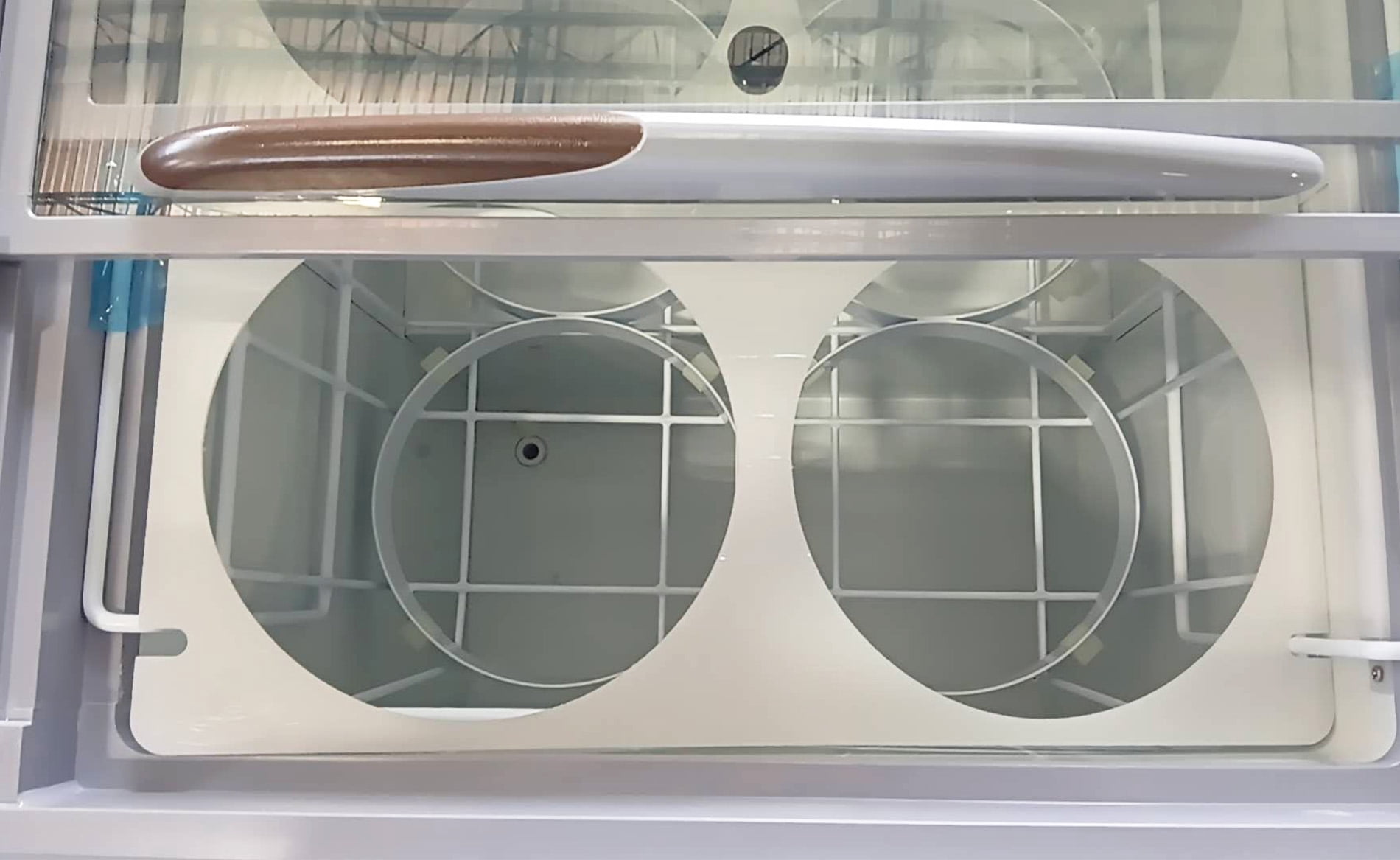 26" NSF Ice Cream Dipping Cabinet Freezer – 4 Tub Display | R290 | Sliding Glass Top | 115V