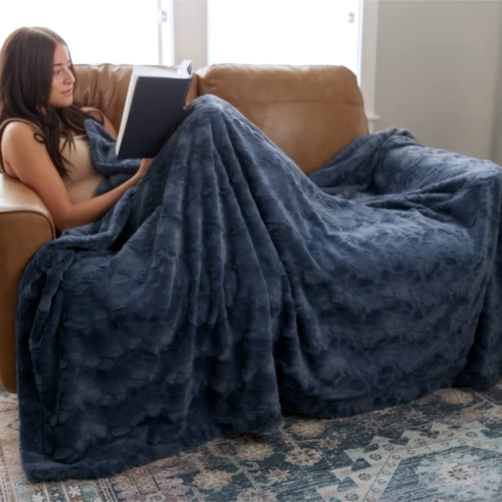 Htooq Oversized Throw Blanket Warm Elegant Softest Cozy Faux Fur Home Throw Blanket 60 X 80