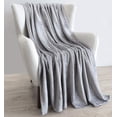 thumbnail image 2 of Tasthrow Manta Grande De Franela De Forro Polar De 50 A 70 Pulgadas – Acogedora Manta Gruesa Y Ligera – Adecuado Para Todas Las Estaciones Para Mujeres, Hombres Y Niños (Gris Claro), 2 of 7