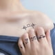 thumbnail image 4 of 8 hojas de tatuajes temporales para hombres, mujeres y adultos, pegatinas para tatuajes en los dedos, tatuajes falsos para fiestas, 4 of 6