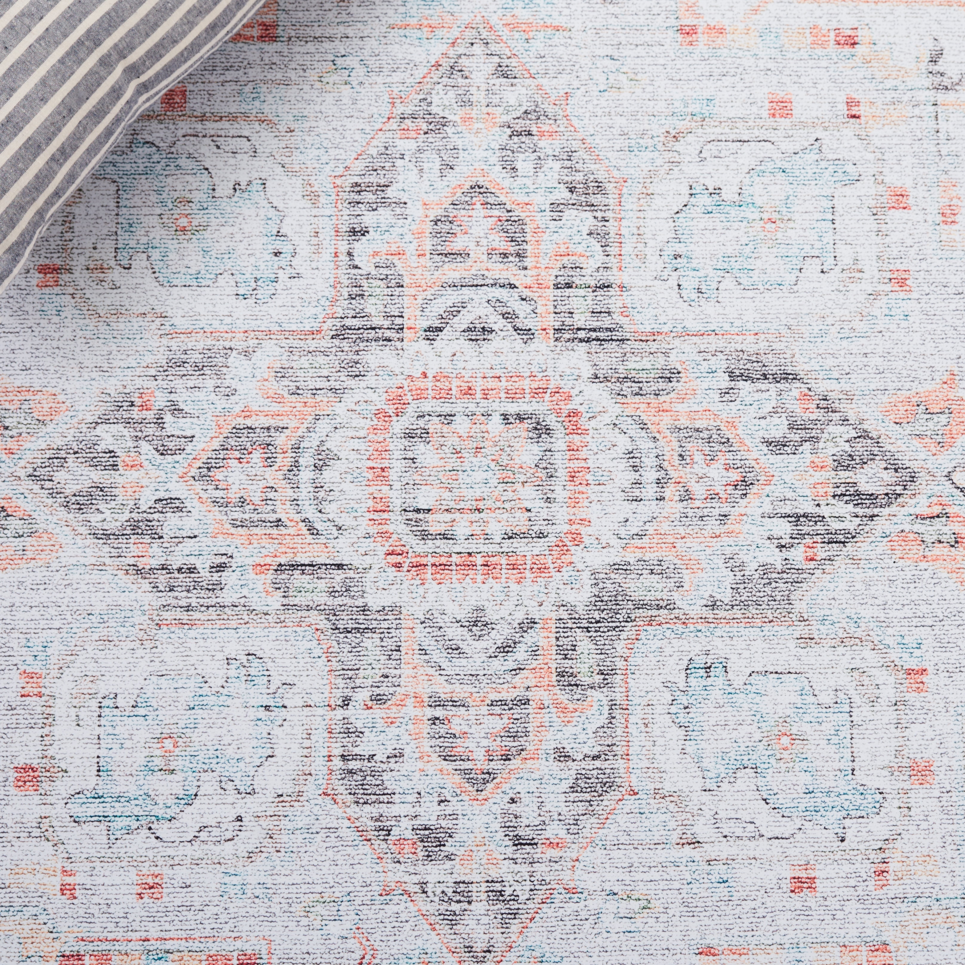 SAFAVIEH Tucson Alyx Oriental Machine Washable Area Rug, Light Grey/Light Green, 6' x 6' Round