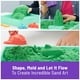 thumbnail image 3 of Set de arena Kinetic Sand, 500 g, verde con almacenamiento y 4 moldes para niños de 3 años o más, 3 of 9